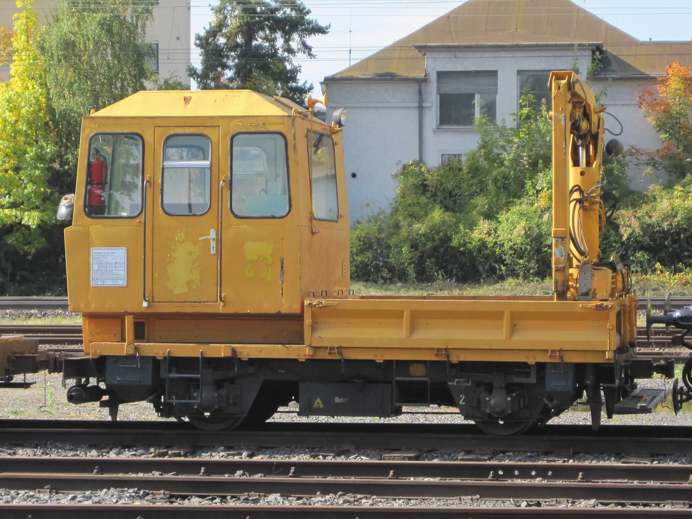 Schienengebundene Transporteinheit für den Materialtransport im Gleisbereich